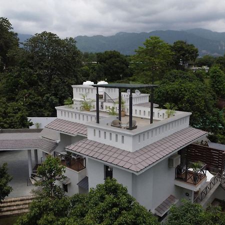 Villa Sierra Sky - Exquisite Elegant 4 Bedroom Villa Dehradun Eksteriør billede