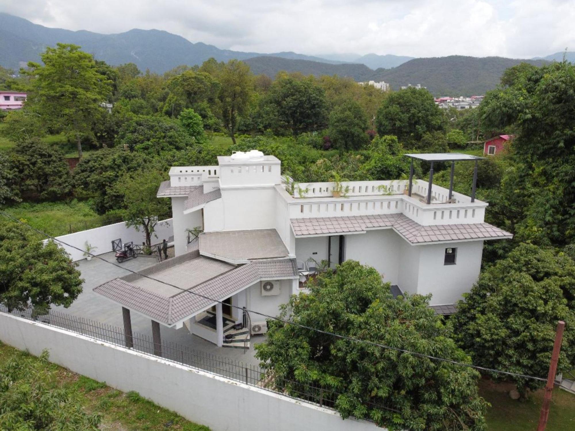 Villa Sierra Sky - Exquisite Elegant 4 Bedroom Villa Dehradun Eksteriør billede